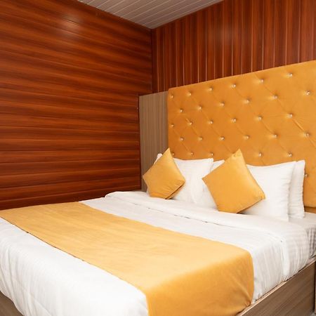 Hotel Priceless Suite Bombay Exhibition Centre Goregaon West מומביי מראה חיצוני תמונה