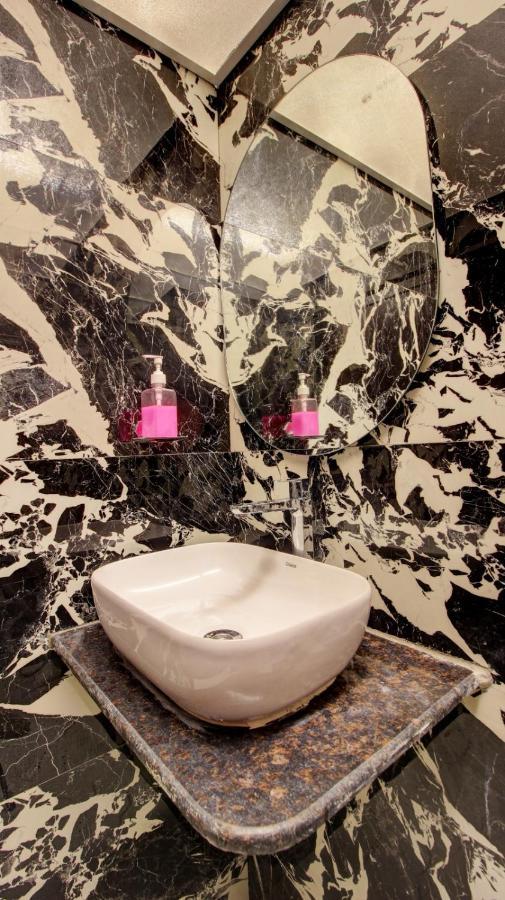 Hotel Priceless Suite Bombay Exhibition Centre Goregaon West מומביי מראה חיצוני תמונה
