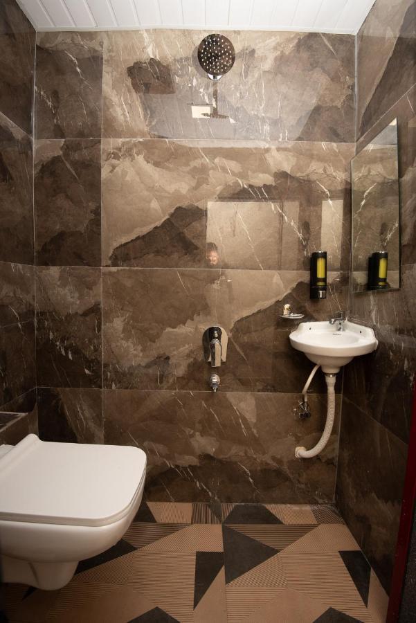 Hotel Priceless Suite Bombay Exhibition Centre Goregaon West מומביי מראה חיצוני תמונה