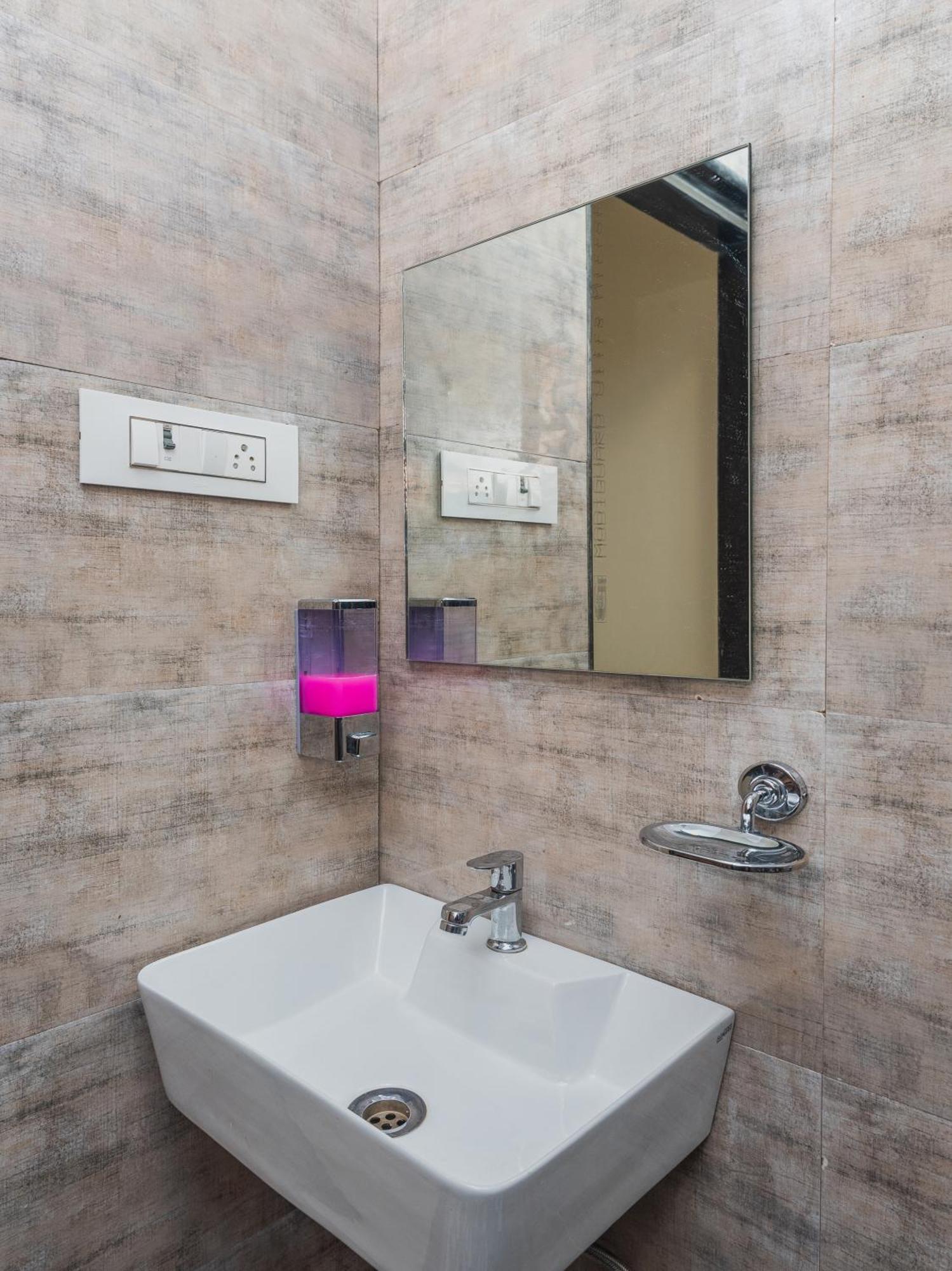 Hotel Priceless Suite Bombay Exhibition Centre Goregaon West מומביי מראה חיצוני תמונה